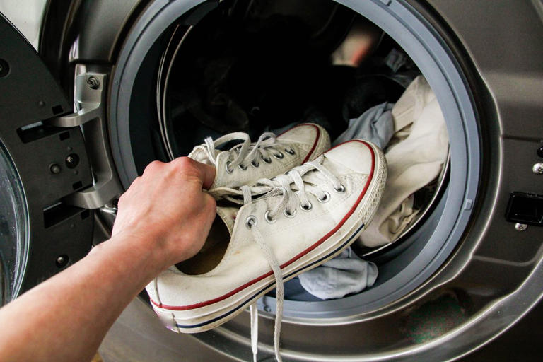 the-best-way-to-clean-white-trainers