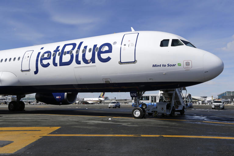 jetblue-tells-spirit-airlines-that-it-may-terminate-its-3-8-billion