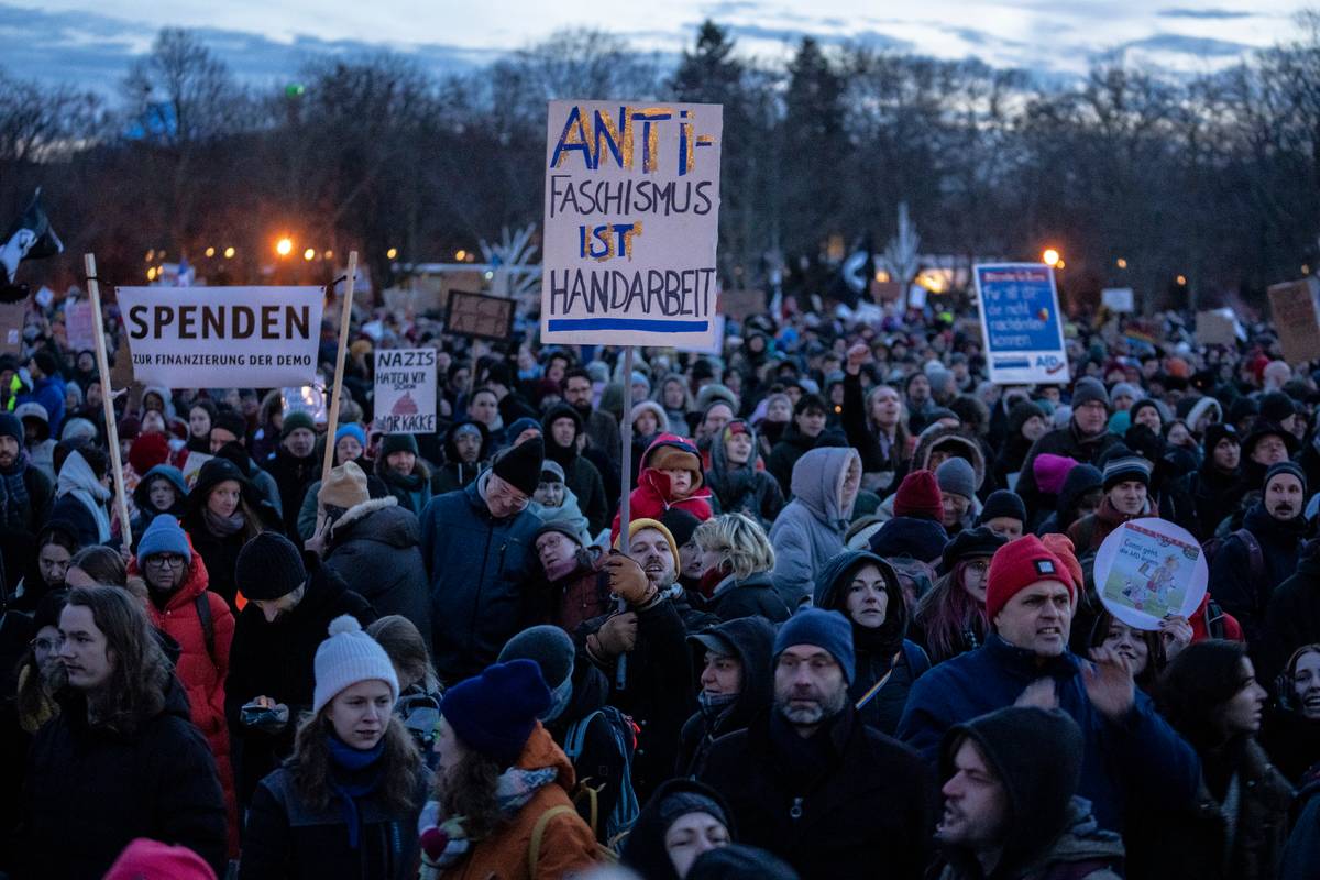 manifestações contra a extrema-direita alastram da alemanha até à áustria