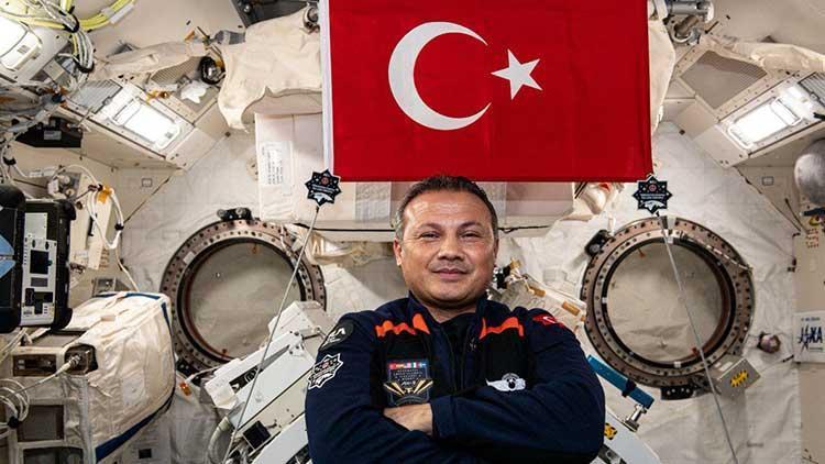 alper gezeravcı'dan türk bayraklı paylaşım