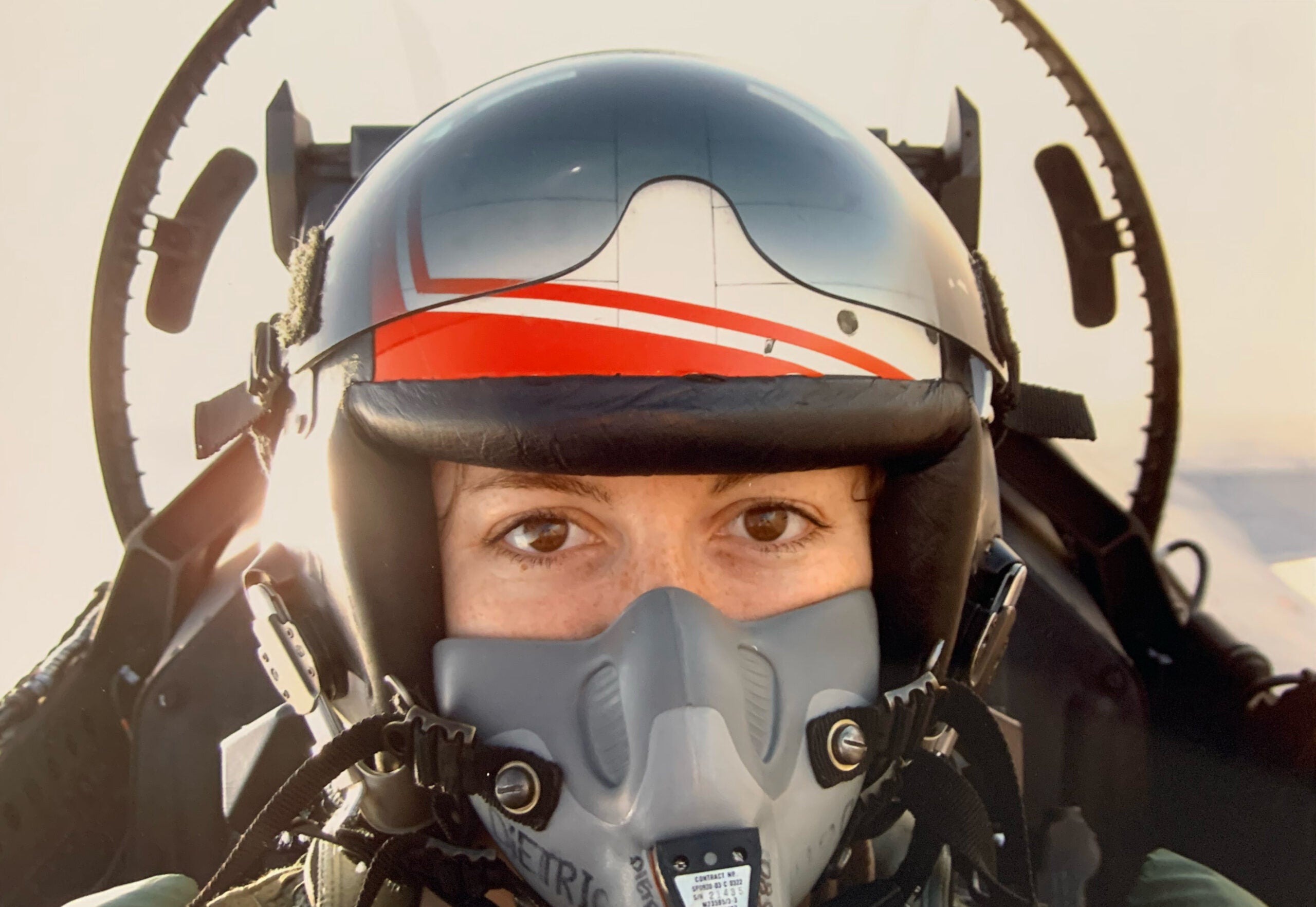 what it’s like inside a f/a-18 cockpit, according to a fighter pilot