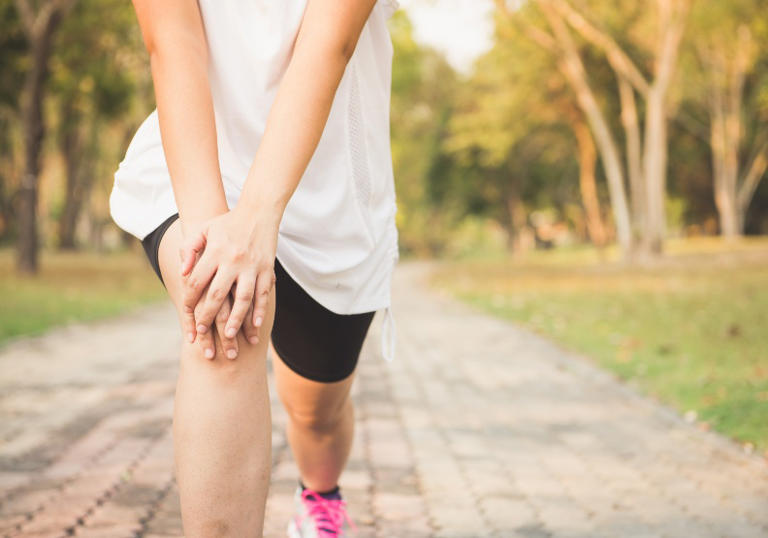 膝蓋痛位置是關鍵！專家解析膝蓋積水、有聲音、卡卡的３大症狀原因