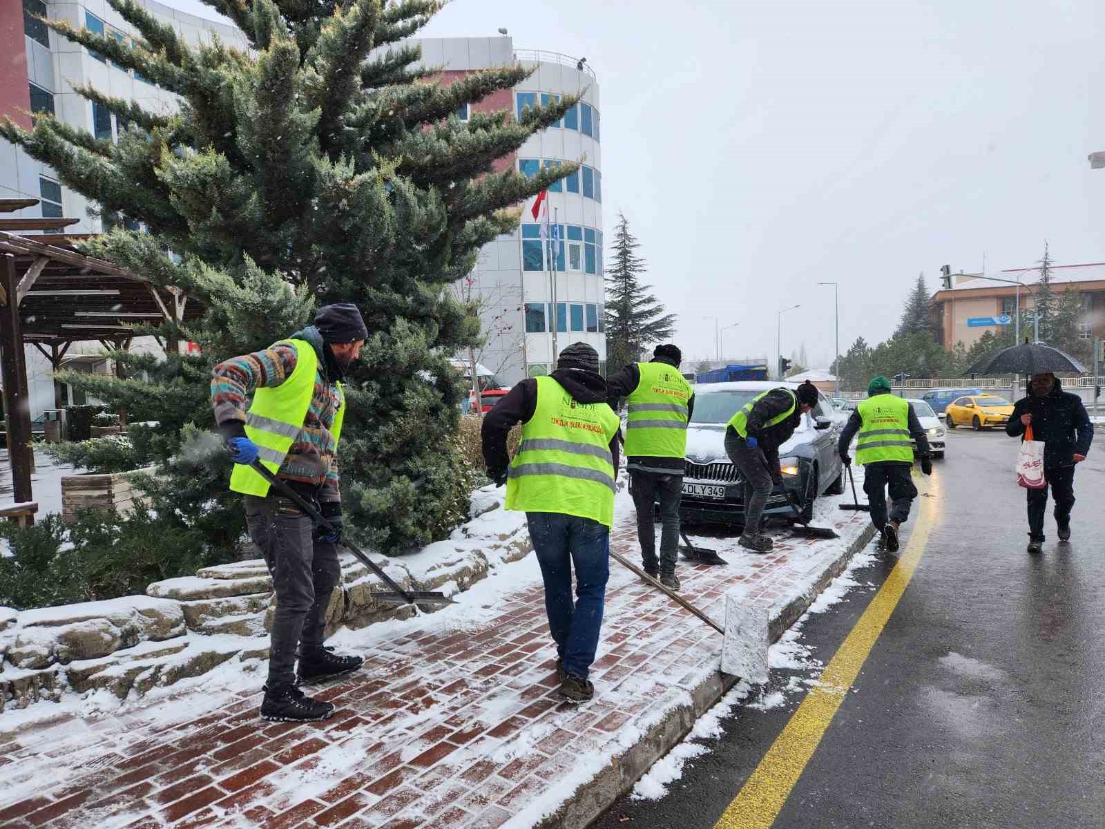 niğde belediyesi’nden kent genelinde karla mücadele çalışması