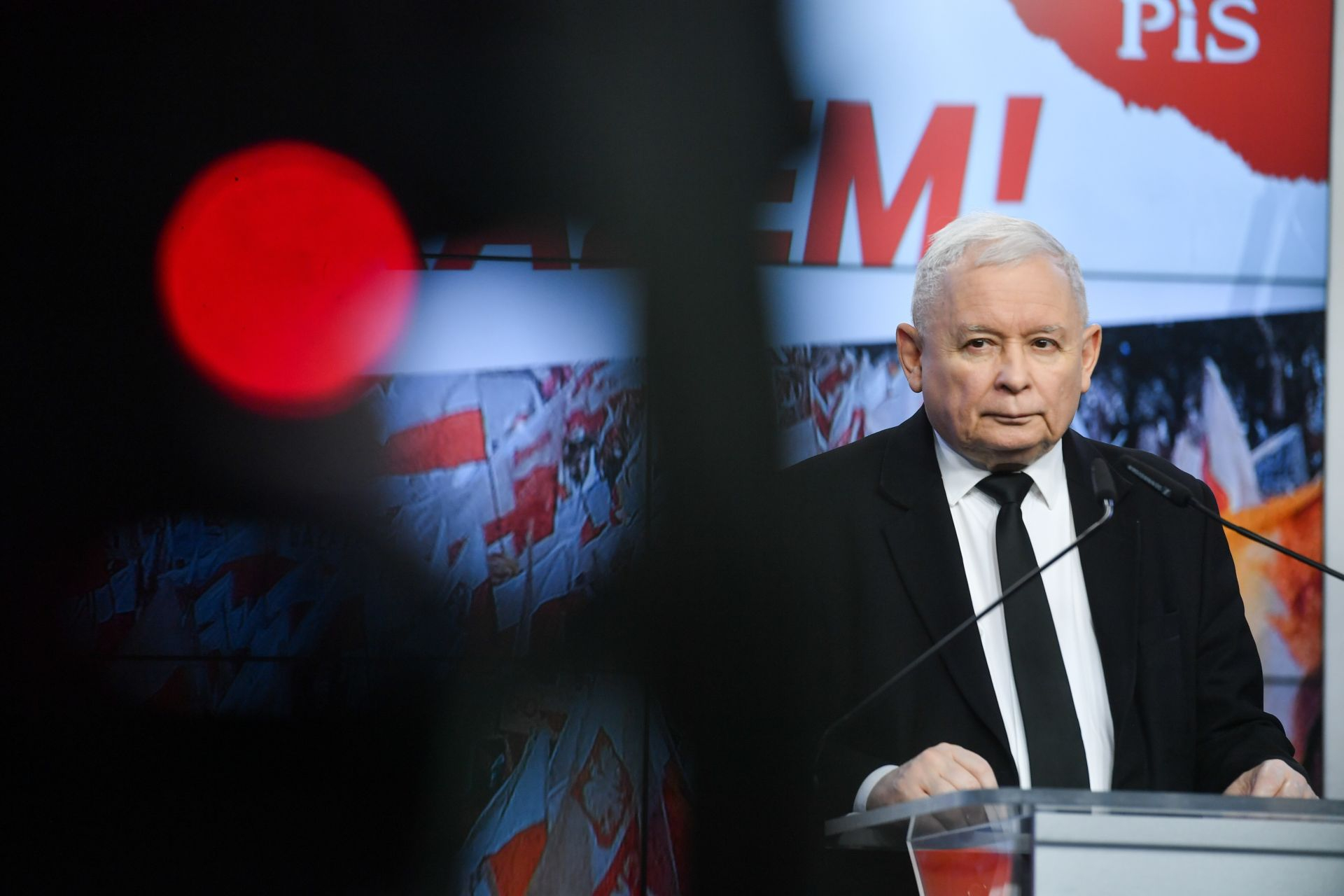 sondaż: co o przejściu jarosława kaczyńskiego na polityczną emeryturę sądzą polacy?