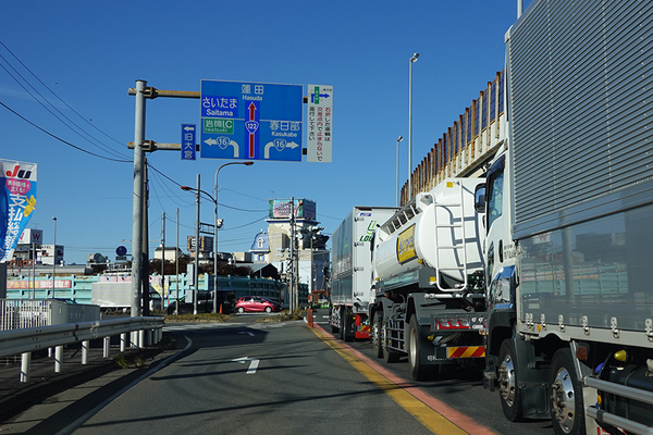 「なんで“直進だけ”こんな詰まってんの…？」 埼玉の“悪名高き渋滞ポイント”に行ってみた 間もなく過去のものに？