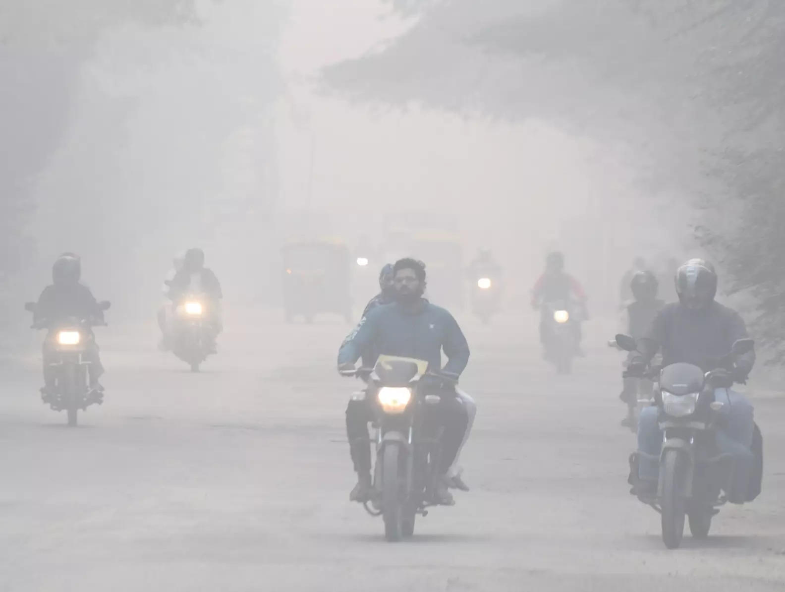 dense fog, cold and health issues grip delhi