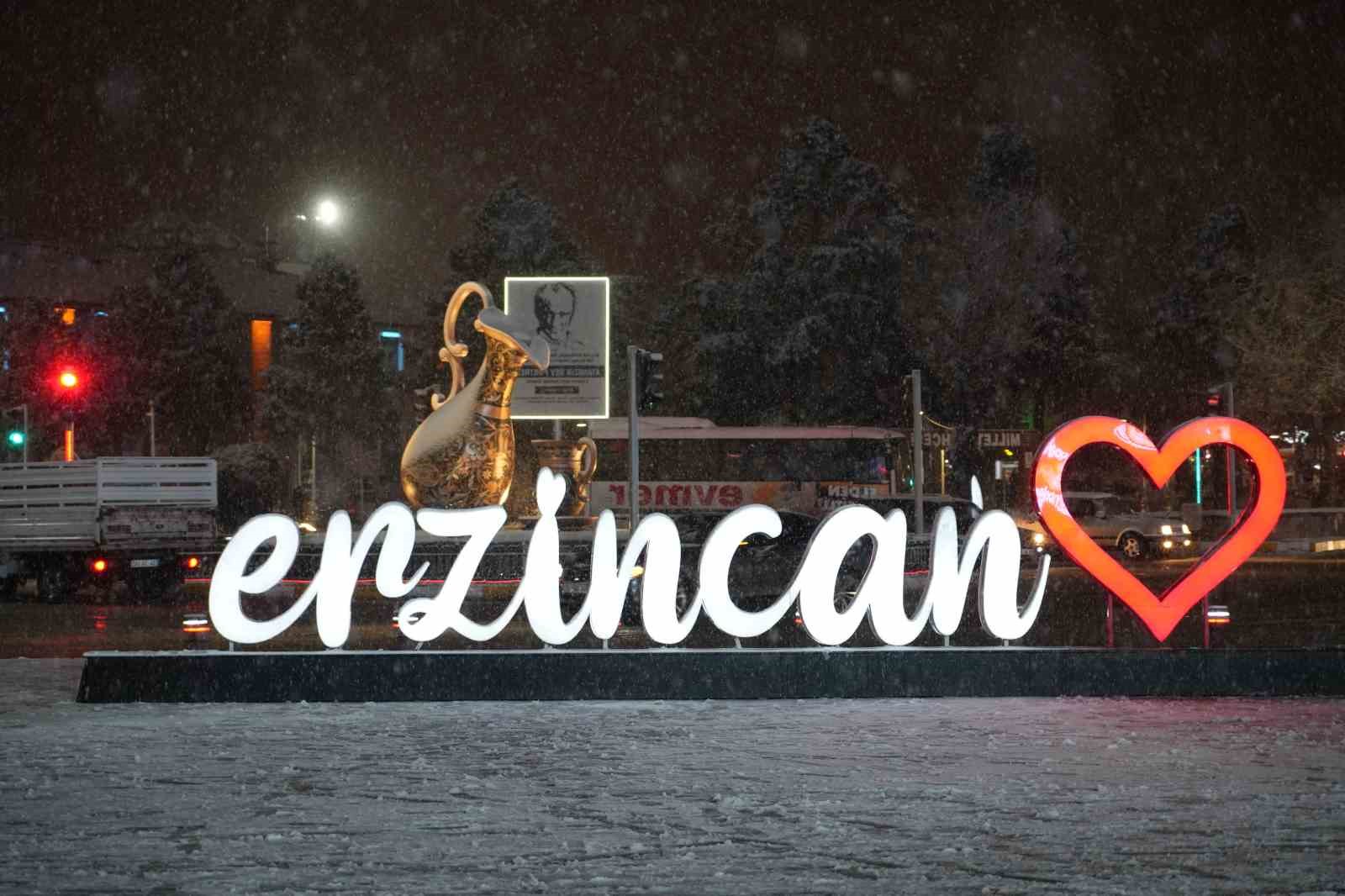 erzincan’da kar yağışı vatandaşları sevindirdi