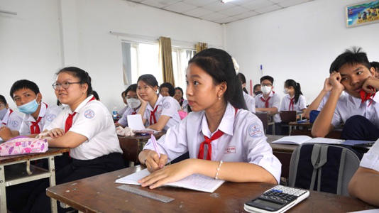 Các em học sinh lớp 9 của trường THCS Lương Thế Vinh (TP Cần Thơ) đang tập trung học để chuẩn bị cho kỳ thi tuyển sinh 10. Ảnh: Yến Phương