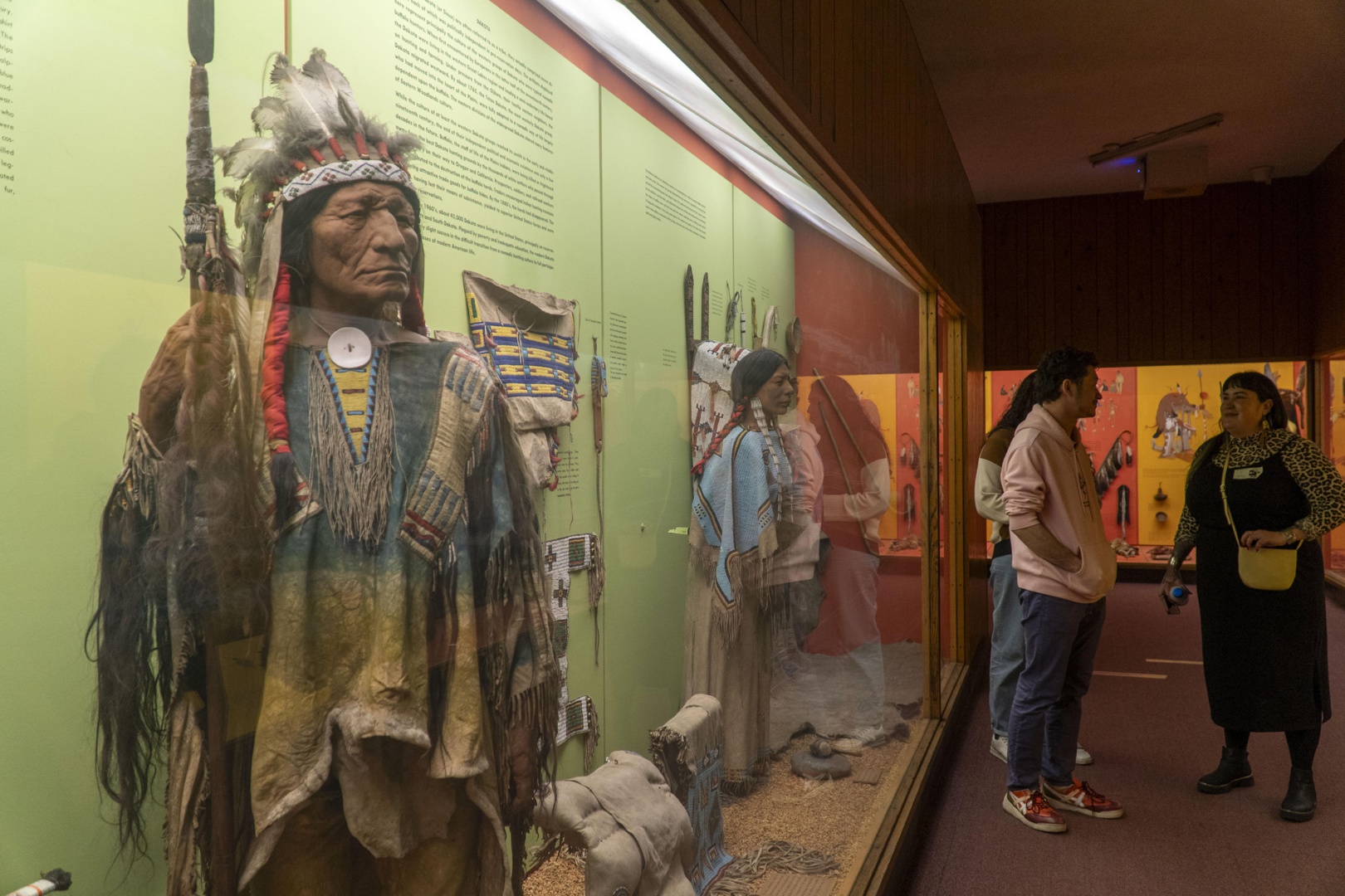el museo americano de historia natural cierra dos galerías indígenas por revisión histórica