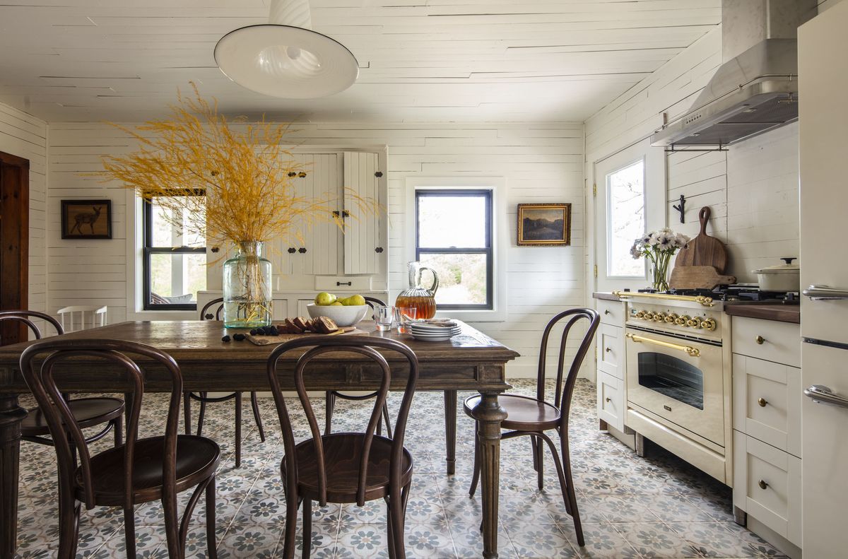 This Renovated 100-Year-Old Farmhouse Oozes Vintage Charm