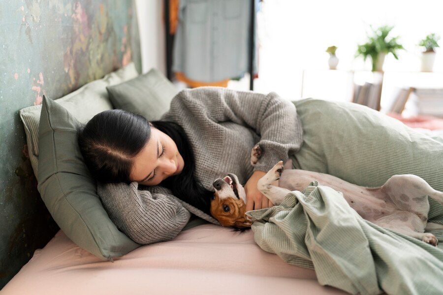 ¿por qué es bueno dormir con perros, según un estudio médico?