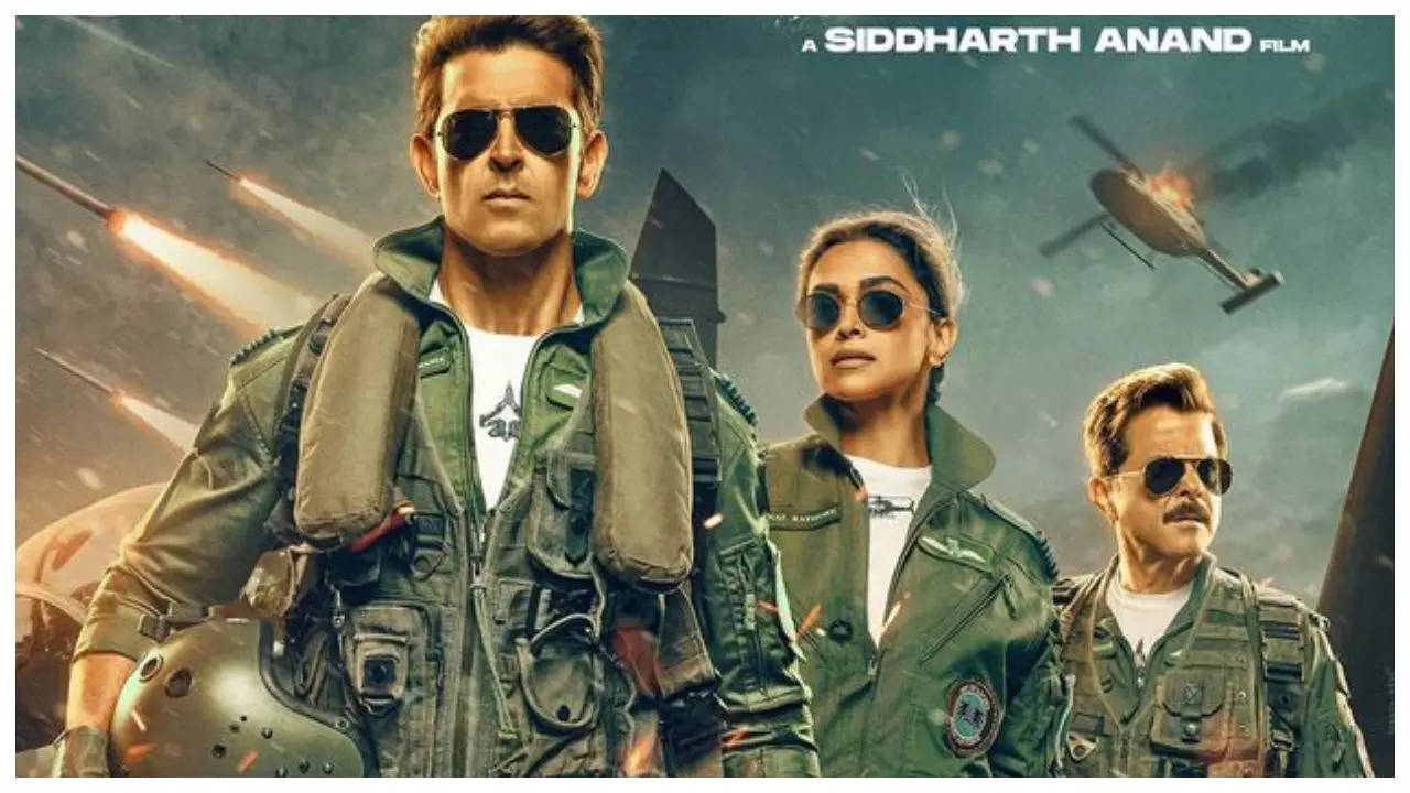 'fighter' box office collection day 2: hrithik roshan and deepika padukone starrer flies past rs 60 crore mark