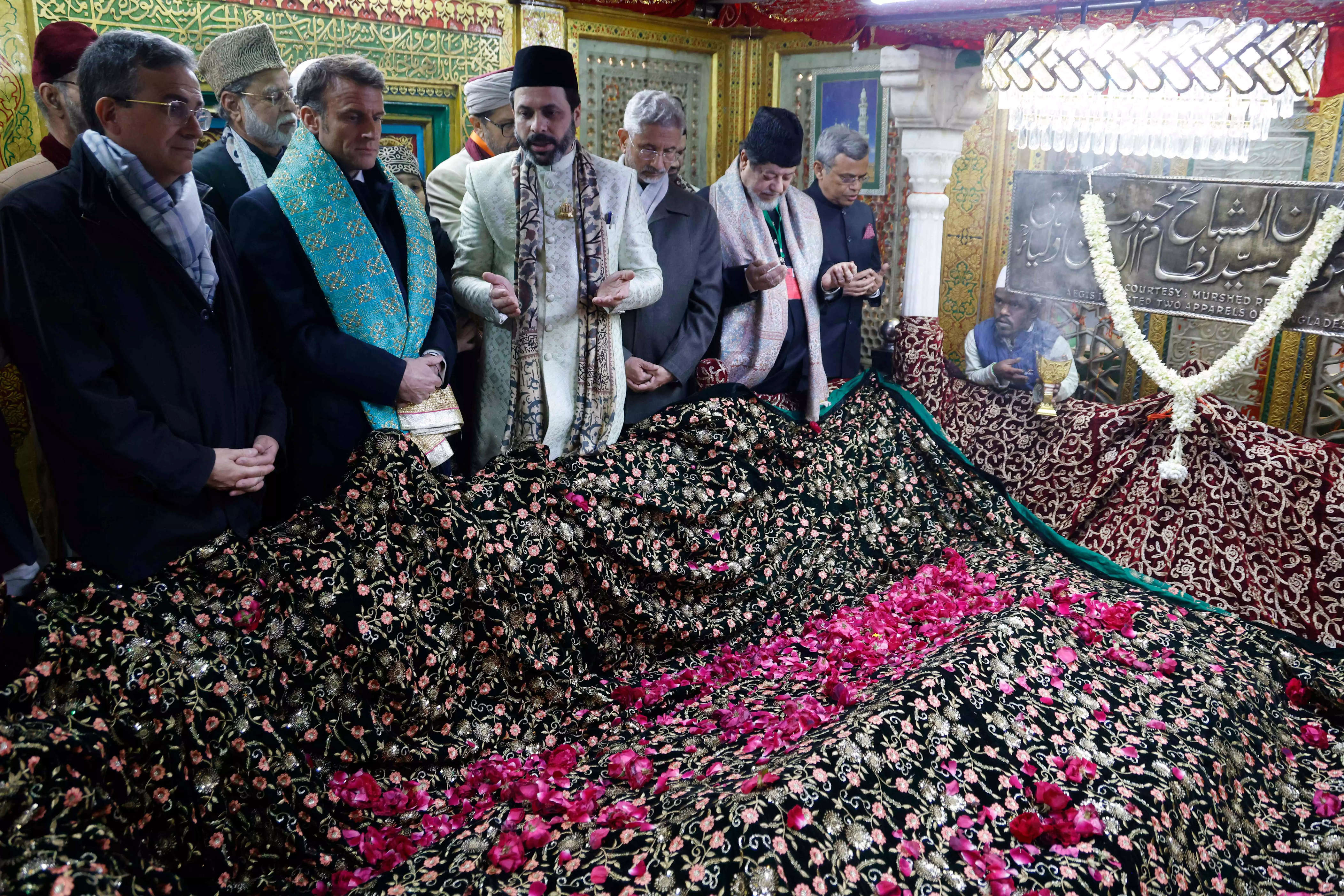 french president emmanuel macron visits hazrat nizamuddin aulia dargah in delhi