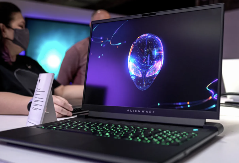 This Alienware gaming laptop with an RTX 4090 is $800 off today