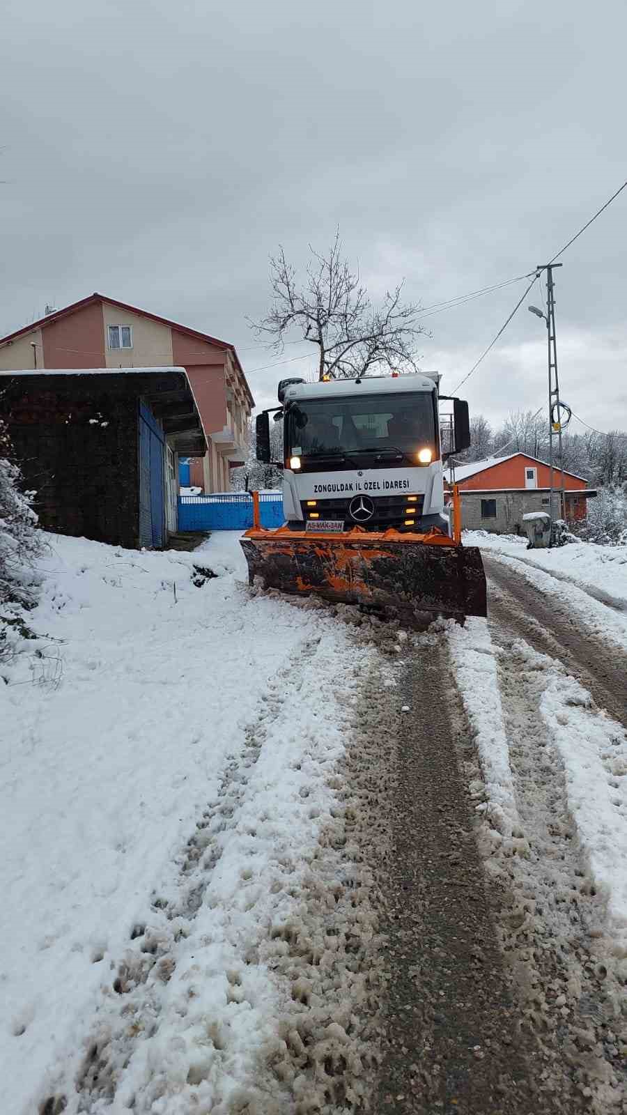 zonguldak’ta karla mücadele çalışmaları sürüyor