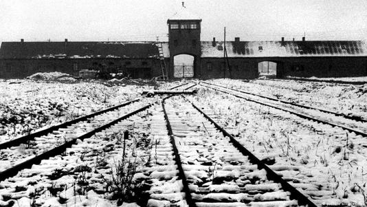 A chegada a Auschwitz por via ferroviária