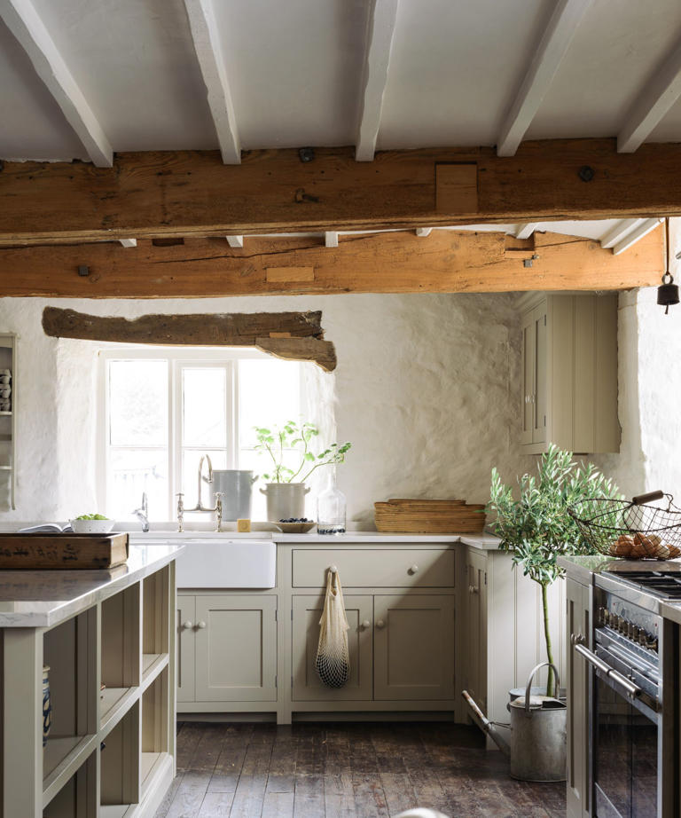 Small Modern Farmhouse Kitchen Ideas – 7 Ways To Get This Classic Look 