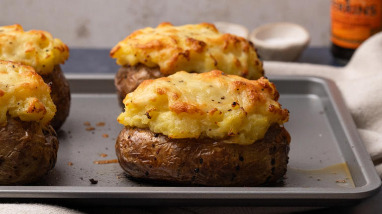 Fluffy Cottage Pie Baked Potatoes Recipe