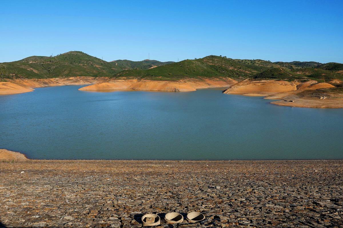 aldeia de pisão vai ficar submersa com nova barragem: moradores participam em inquérito sobre futura povoação no alentejo