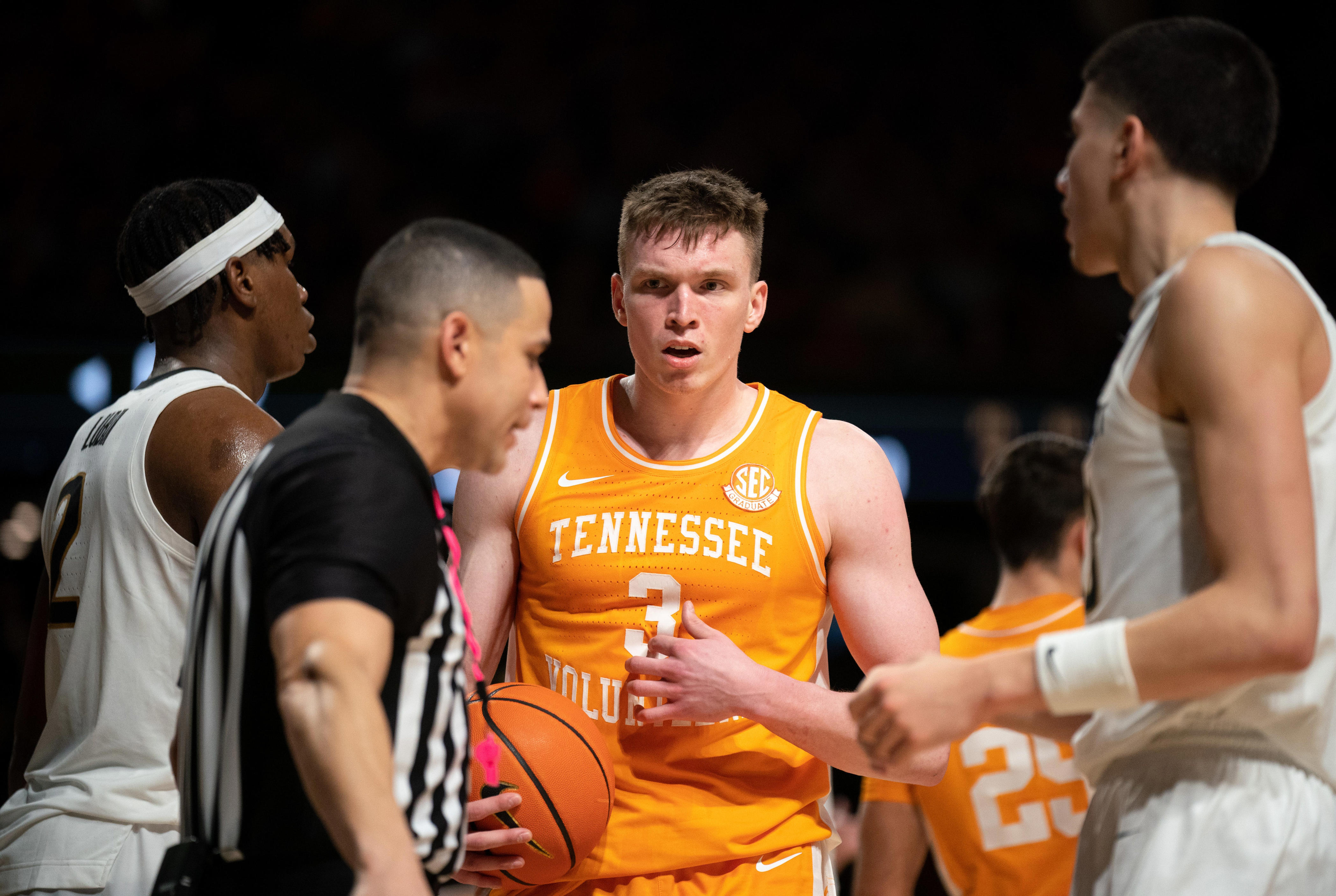 Inside the postgame life of Dalton Knecht, Tennessee basketball's