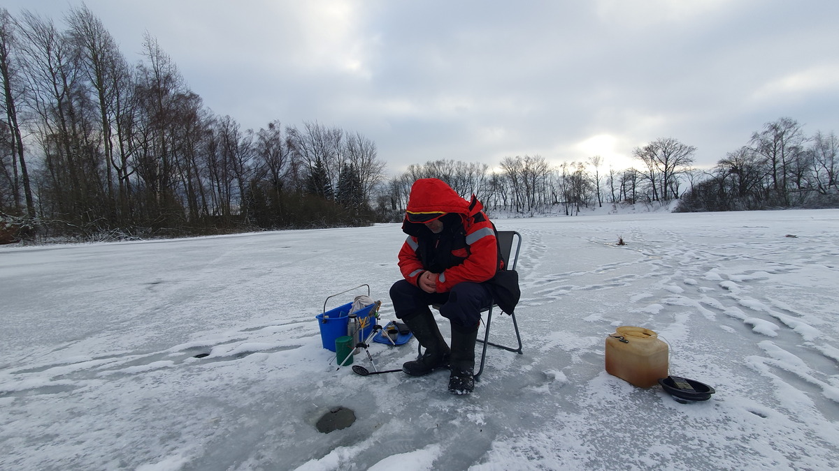 Eisangeln in Sachsen: Wo die müden Hechte beißen