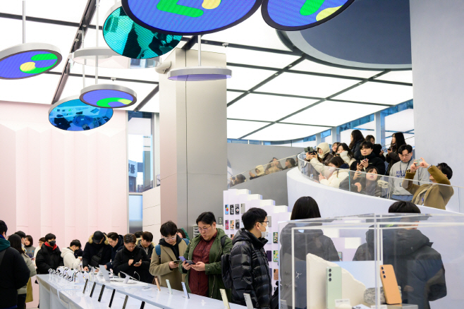 삼성 '갤럭시s24', 소비자 처음 만났다…전세계 역대급 호응