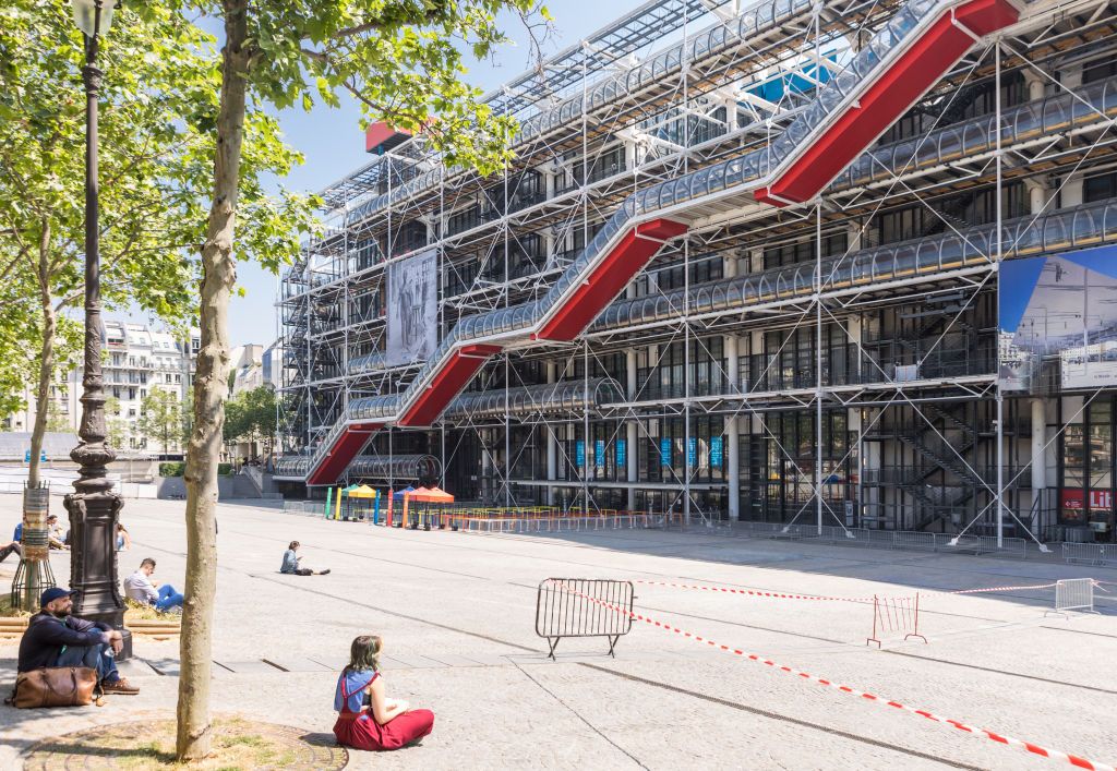 <p>Built by architects Renzo Piano, Su Rogers, and Richard Rogers in the "high tech" style, the Centre Pompidou is a gallery dedicated to contemporary art. The interior is as busy as the exterior with a cinema, major public library, and concerts—and these are just a few of the offerings on hand within this cultural center.</p>