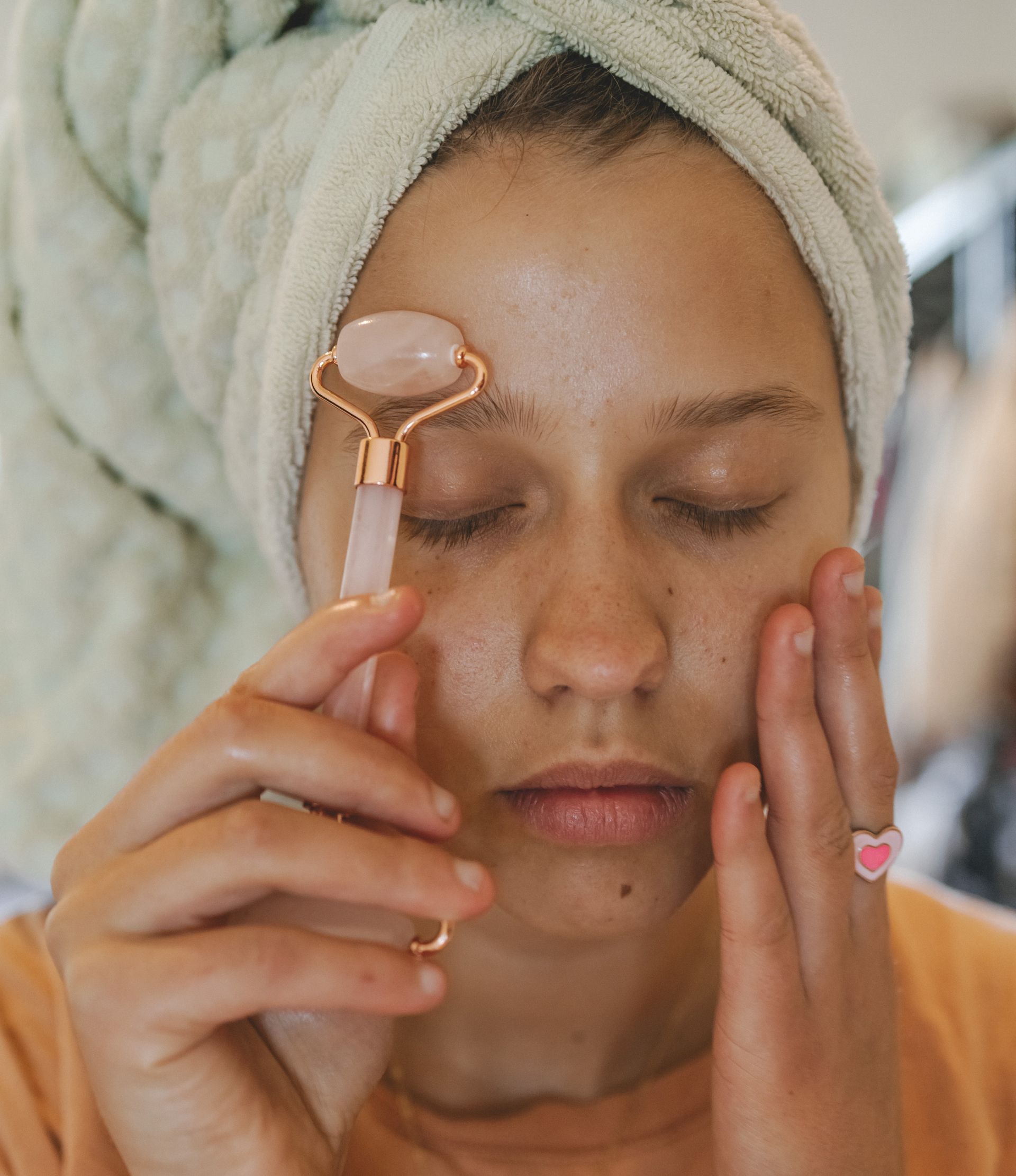 Rejuvenate your skin daily with a facial roller The small gadget with major spalike benefits