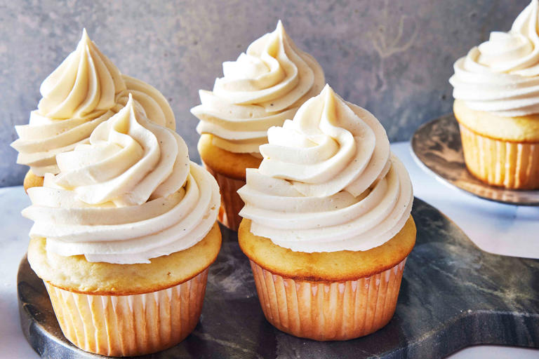 What Is The Difference Between Icing And Frosting?