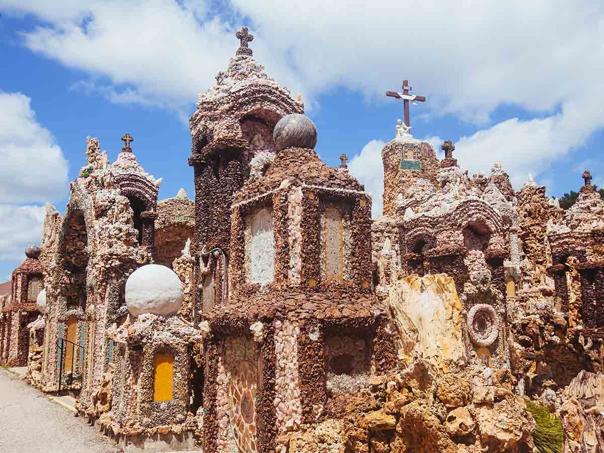 <p>In West Bend, Iowa, the Grotto of the Redemption is the largest shrine in the world. A testament to faith and artistry, this grotto features intricate minerals and stones, depicting scenes from the life of Christ. It offers a unique spiritual experience, inviting visitors to marvel at the dedication and craftsmanship embedded in its sacred design.</p>