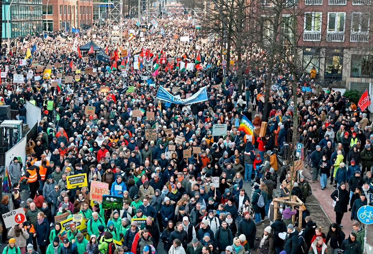 tausende demonstrieren abermals in hamburg gegen rechtsextremismus