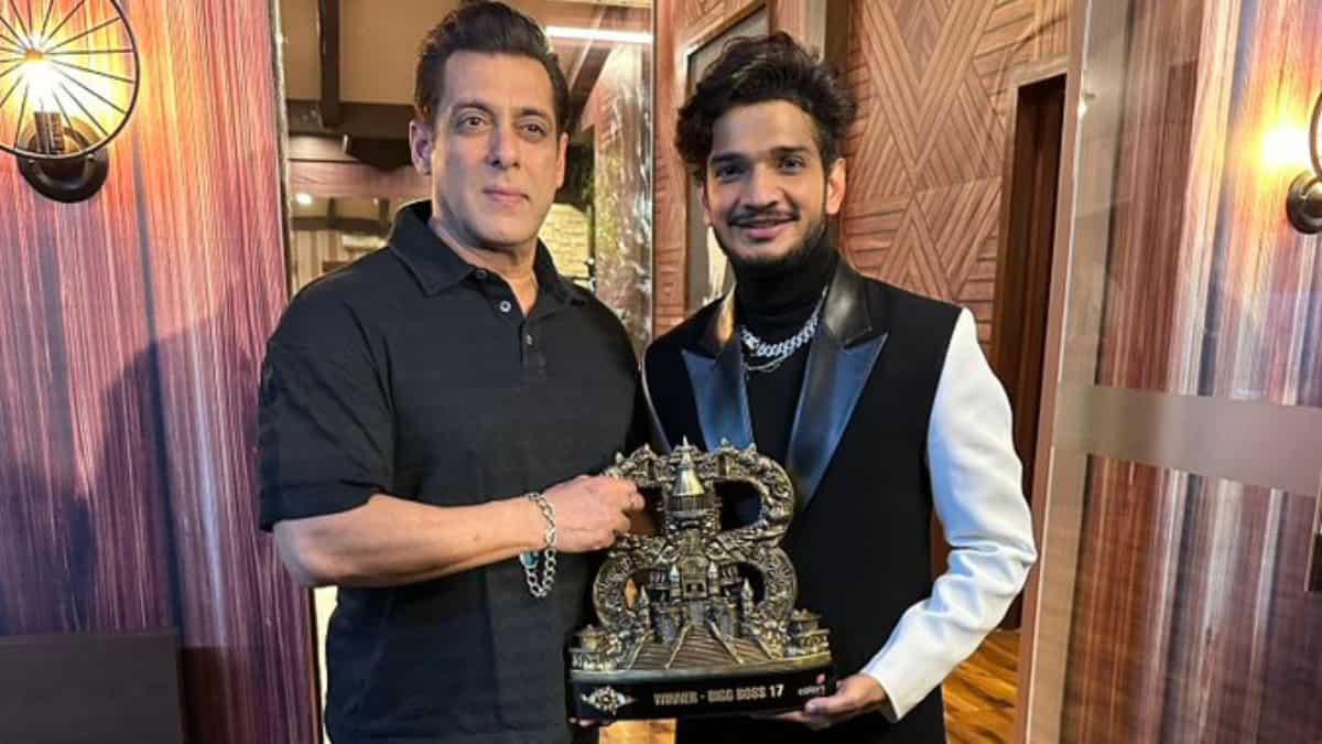 Bigg Boss Season 17: Munawar Faruqui Lifts The Winner's Trophy, Takes ...