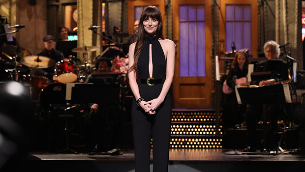 Dakota Johnson Declares Taylor Swift Is Most Powerful Person In   BB1hob7x.img