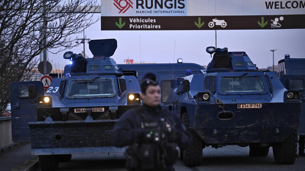 agricultores franceses prometem “cercar paris” e governo mobiliza 15 mil policiais