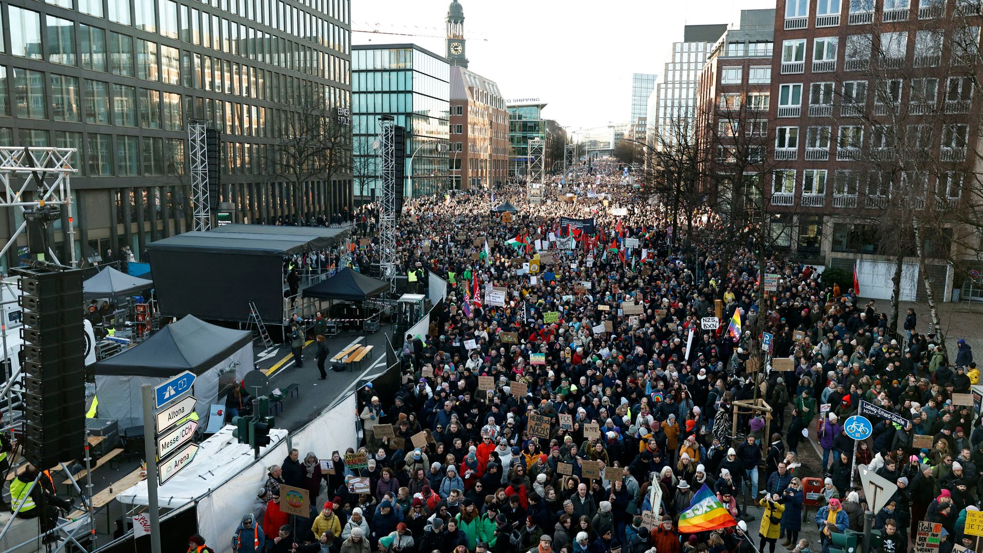 Hamburg: Zehntausende Demonstrieren Gegen Rechtsextremismus - »Wir Sind ...