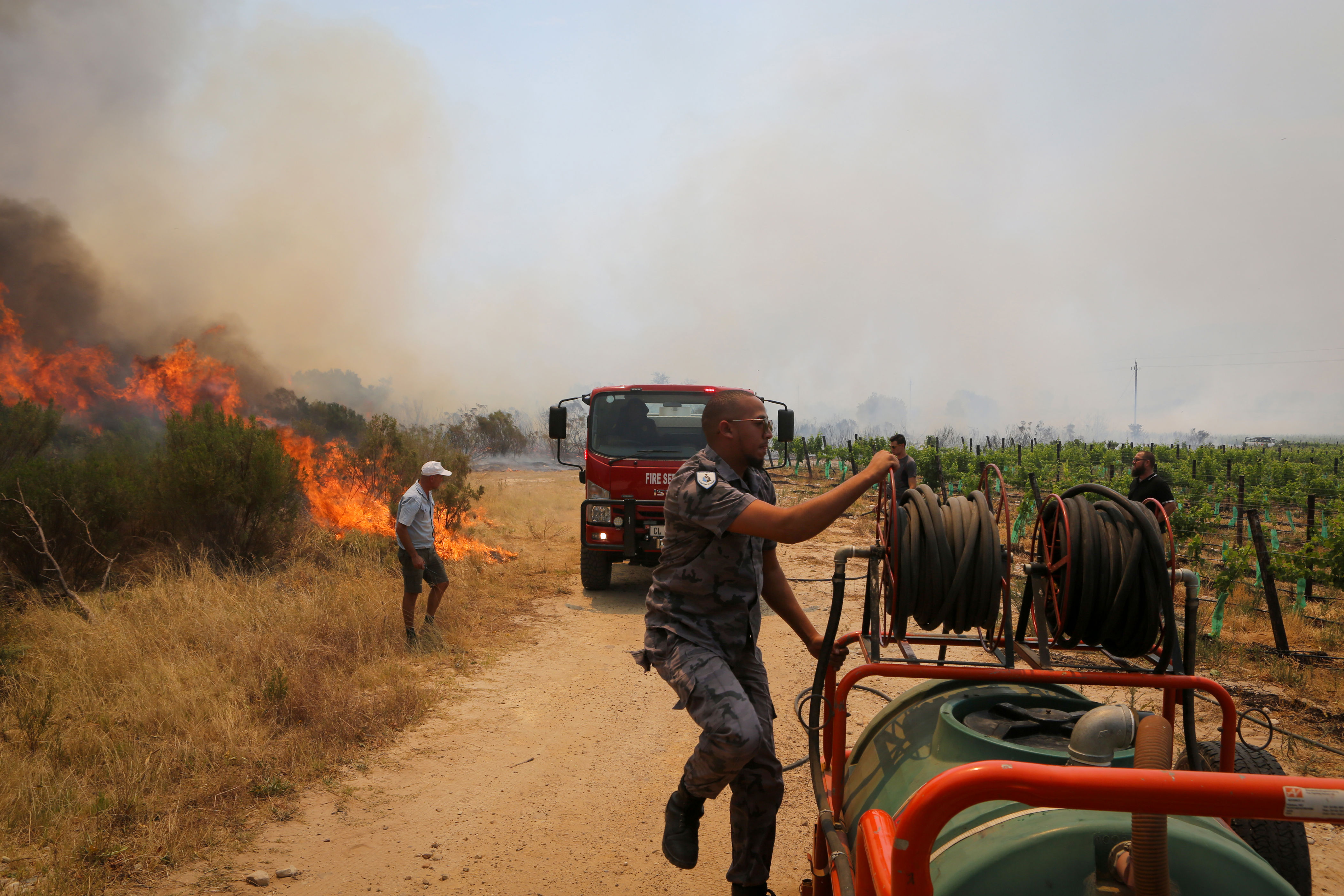 cape winelands blazes rip through thousands of hectares, people evacuated