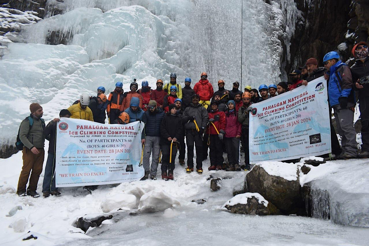 kashmiri youth showcase skills, determination in climbing pahalgam's challenging ice walls