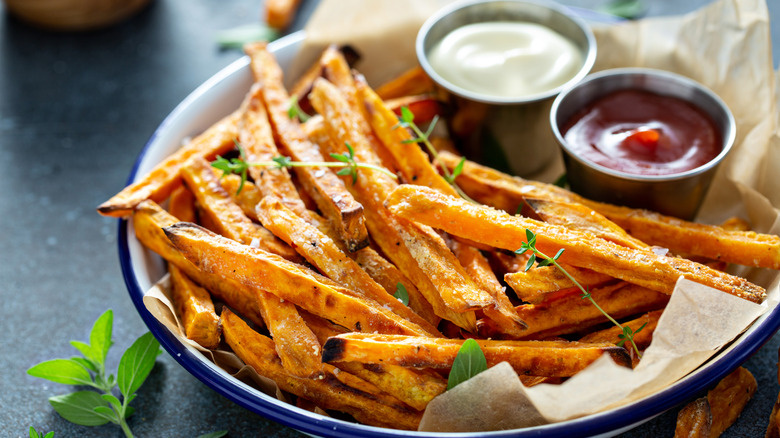 Cooking An Even Layer Is Key To Preventing Soggy Sweet Potato Fries   BB1hqD1P.img