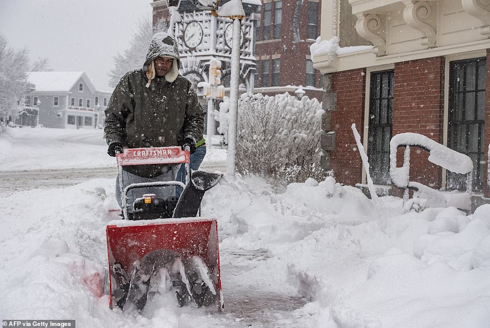 17 inches of snow threatens to wallop Americans in Northeast