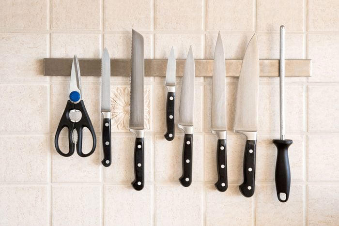 Gettyimages 157609622 Magnetic Knife Rack Jvedit