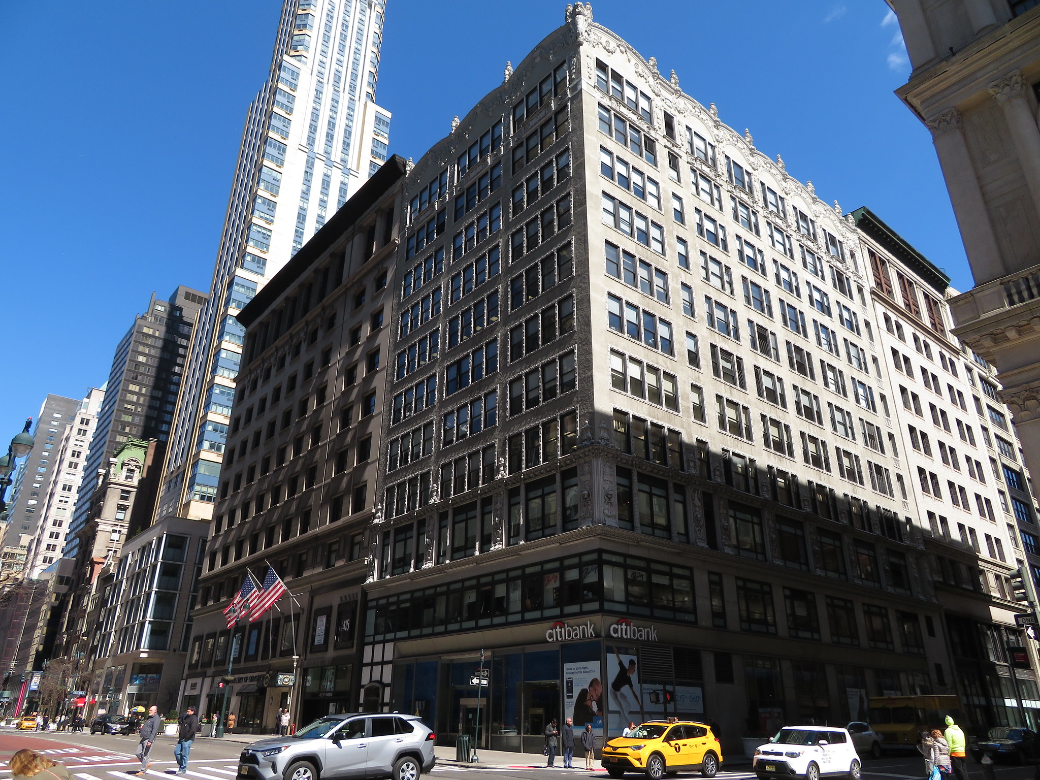<p>If you’re looking for a swanky shopping district in NY, this it is.</p><p>Fifth Avenue is the top shopping destination for high-end shops and department stores. In fact, it is known as the <strong>world’s most expensive retail destination.</strong></p><p>It also boasts Millionaire’s Row—a stretch of late 19th century mansions overlooking Central Park.</p><p><strong>Features:</strong> Shopping, museums, mansions</p><p>Ken Lund, Flickr</p>