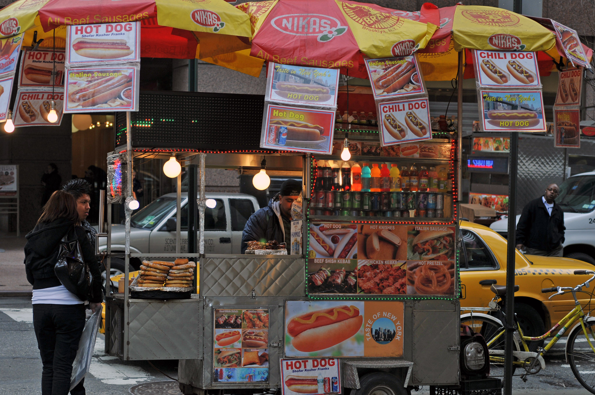 <p>Aside from countless tourist attractions, New York is also known for a number of delicious culinary creations:</p>