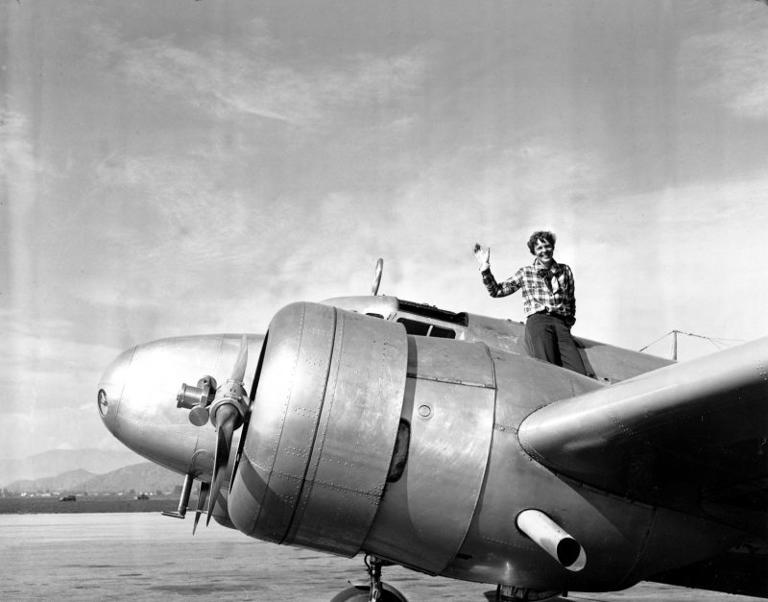 Pilot believes he found Amelia Earhart’s plane on the ocean floor