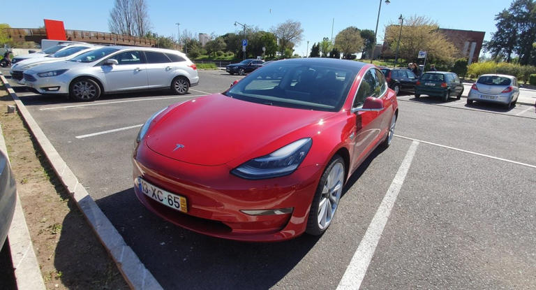 Tesla baterias frio, ChatGPT já salva condutores de multas de estacionamento