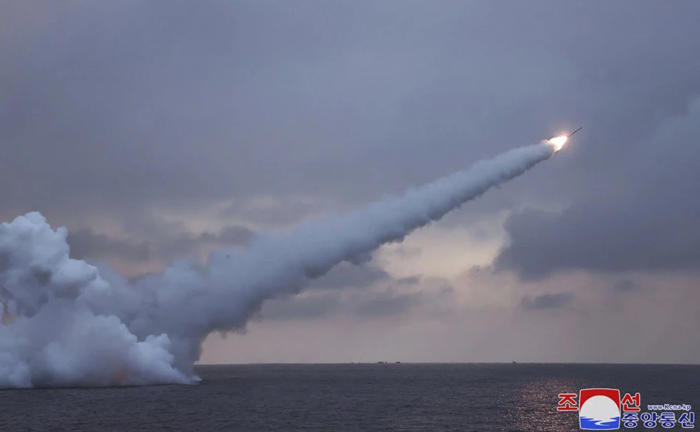 corea del norte lanza dos misiles balísticos hacia el mar