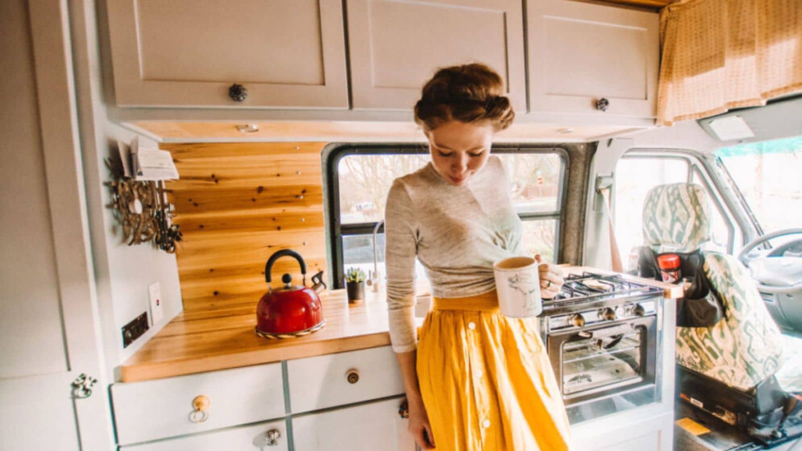 9 Creative Campervan Kitchens That Make Cooking On The Road A Breeze   BB1hsB8J.img