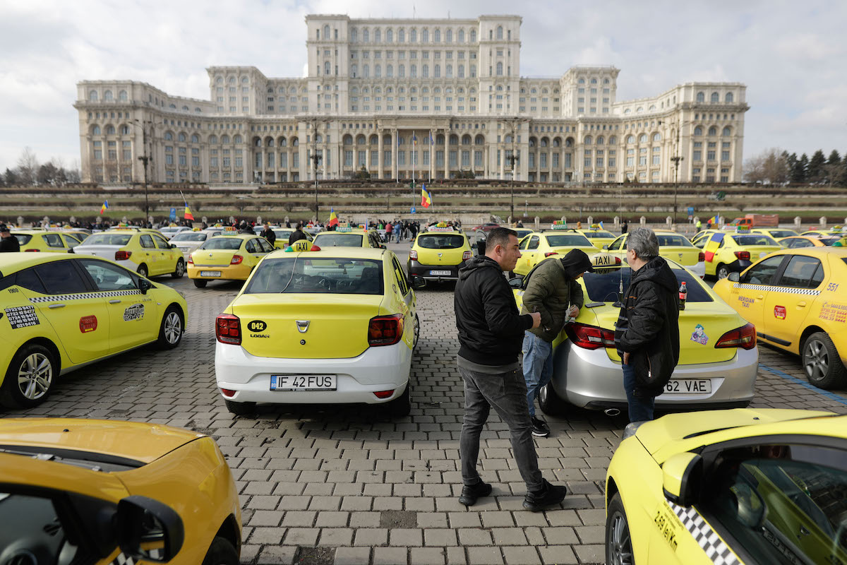 Romanian taxi drivers protest against ridehailing companies