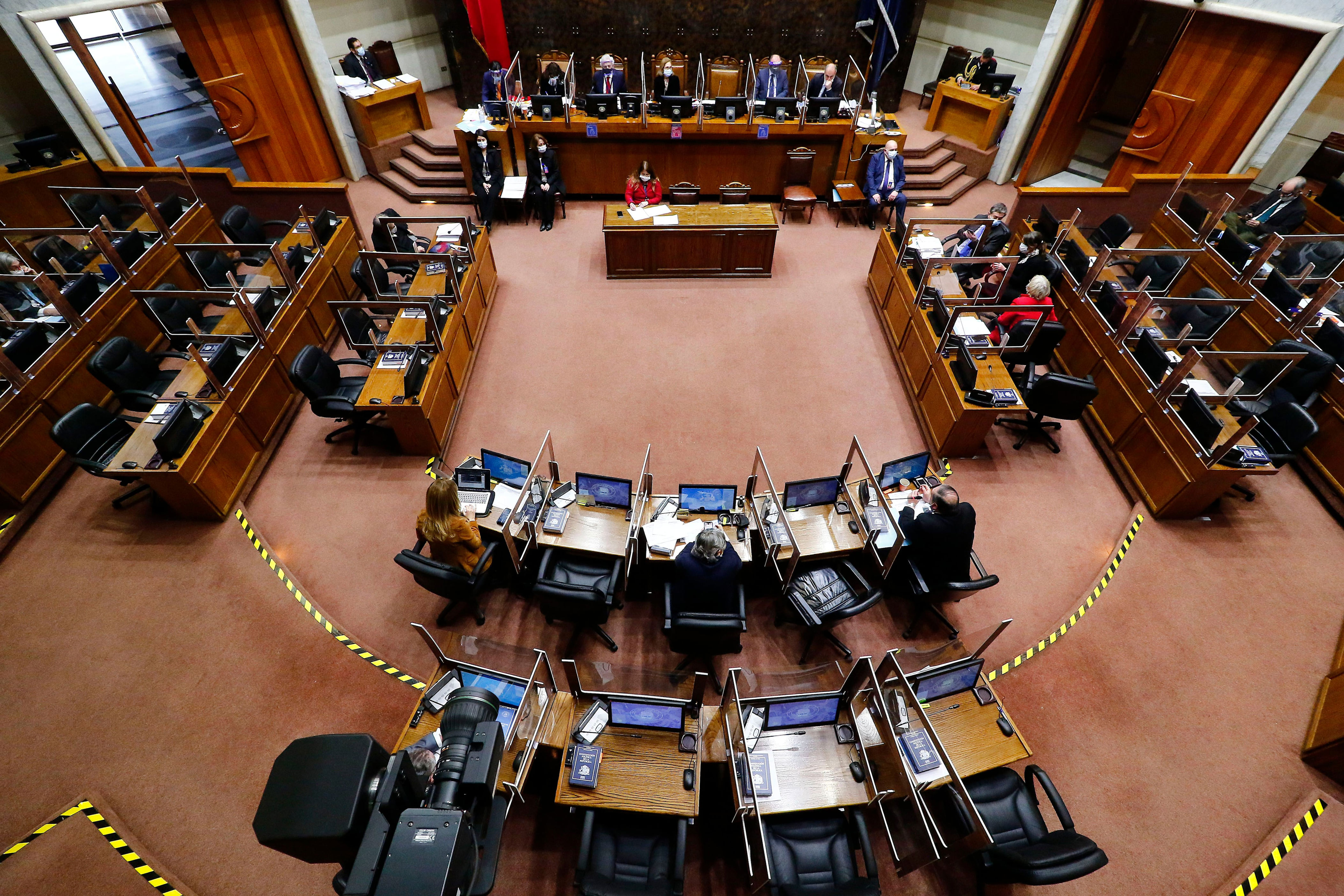 ley corta: senadores de oposición fijan sus intransables en reunión con ministra aguilera