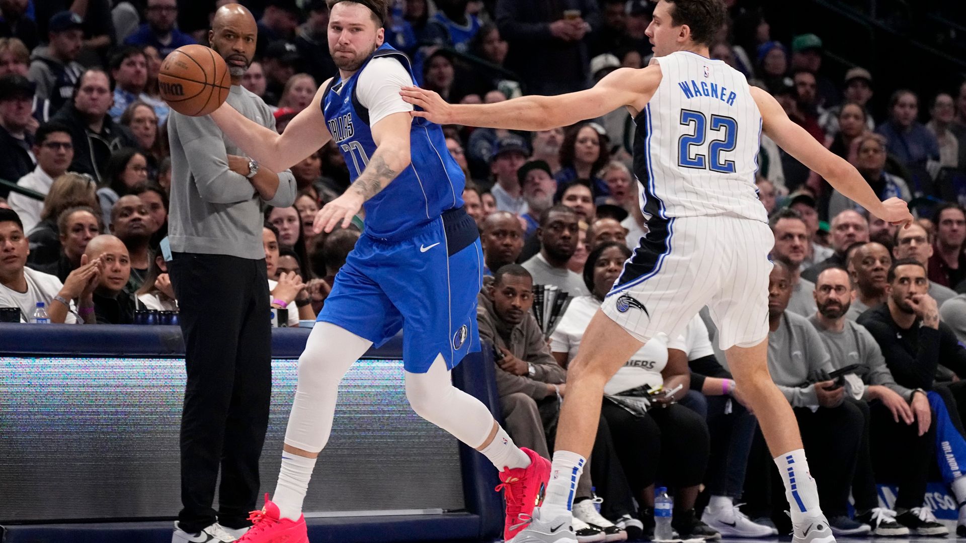 NBA: Basketballstar Luka Dončić Führt Dallas Mavericks Zu Sieg Gegen ...