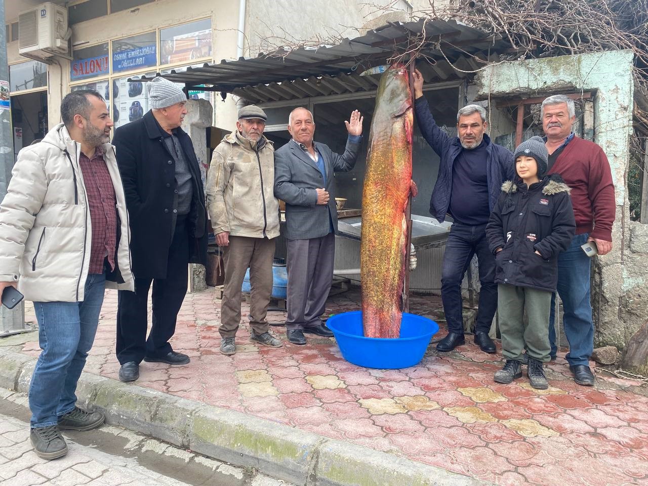 osmaniyeli balıkçıya 37 bin tl’lik yayın balığı piyangosu